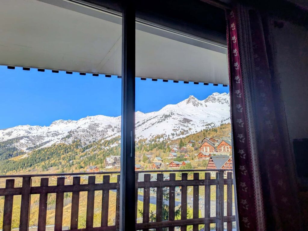 Vue depuis le balcon de l'appartement La Lauzière à Saint-François-Longchamp