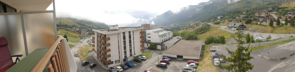 Vue du balcon sur la station de Saint-François-Longchamp